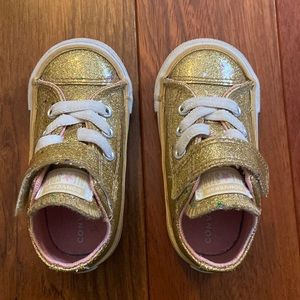 Minimal wear toddler girl converse